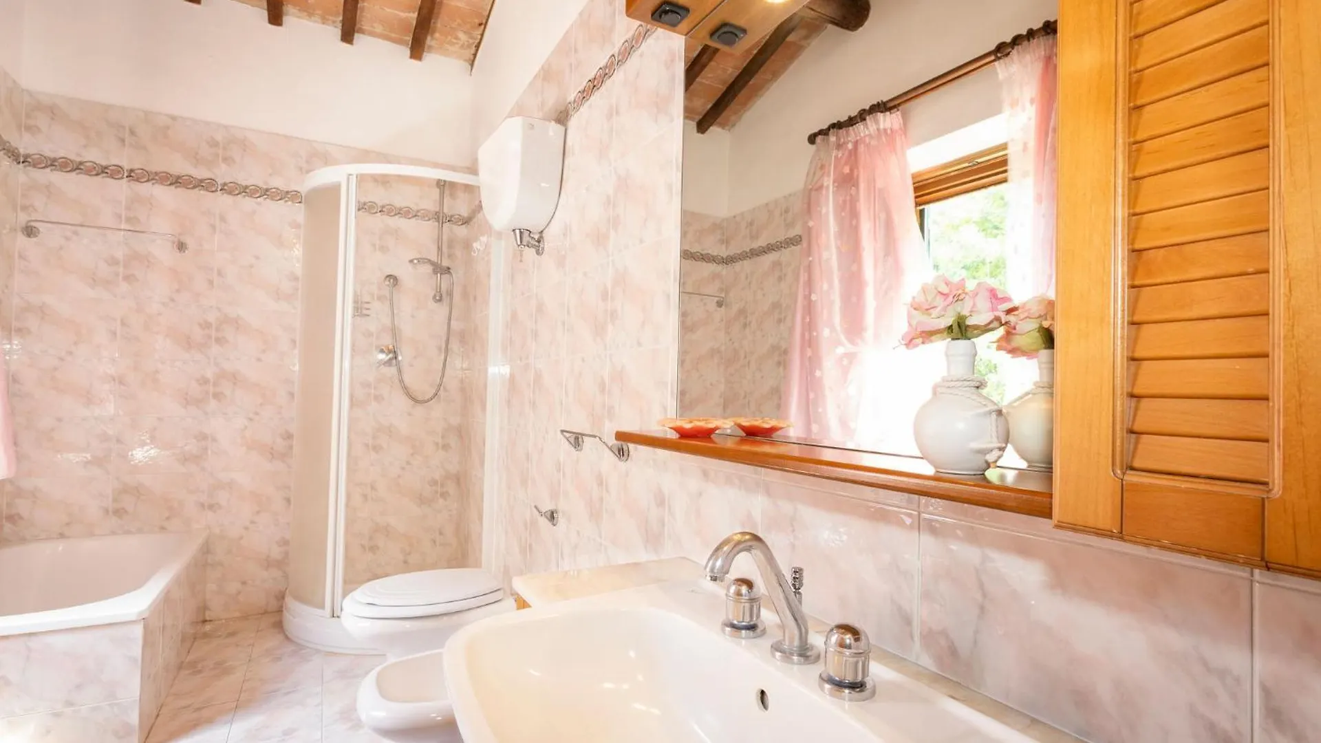 L'Angolino Di Martiena, Amazing View In Montepulciano Bed & Breakfast